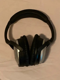 Bose Noise Cancelling Headphones w/ Bluetooth Attachment