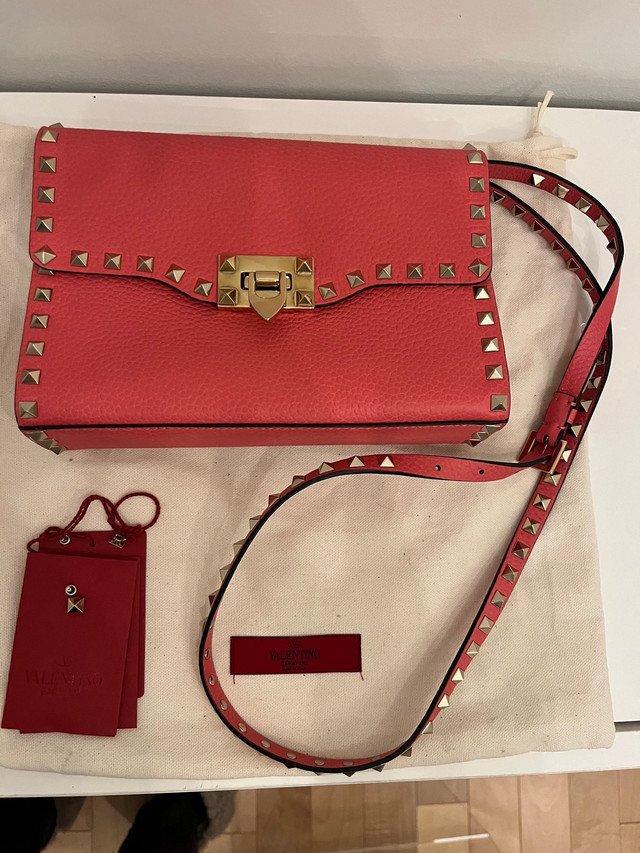 Valentino Rockstud bright pink crossbody bag purse  in Women's - Bags & Wallets in City of Toronto