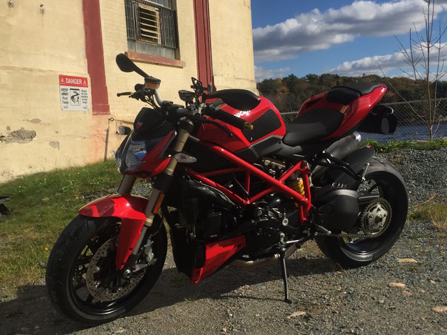 2014 Ducati Streetfighter 848 in Sport Bikes in City of Halifax - Image 3