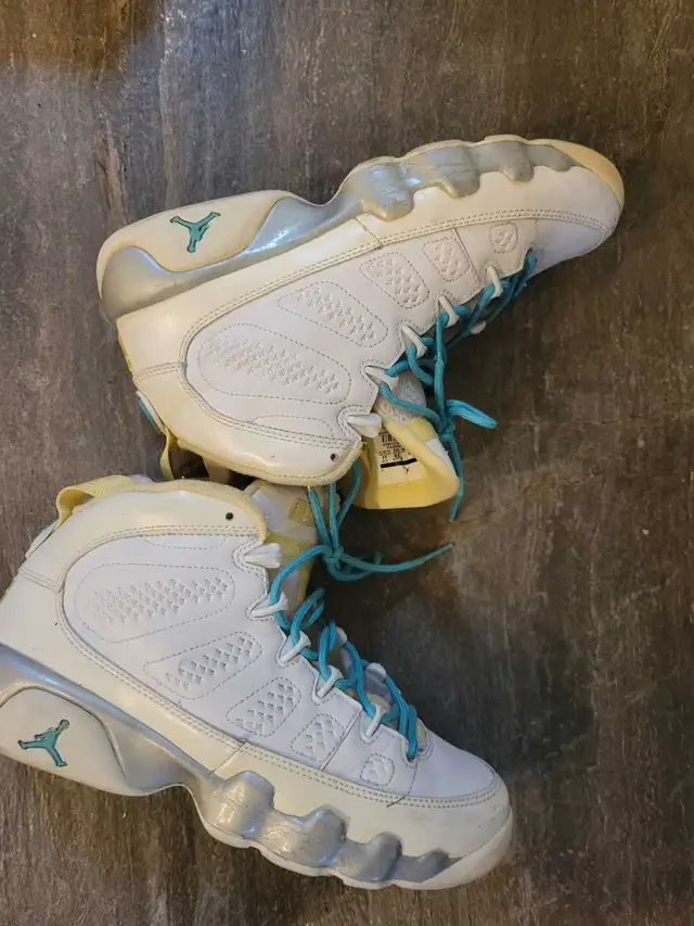 Nike Air Jordan 9 Retro - 5.5Y in Kids & Youth in Laval / North Shore - Image 2