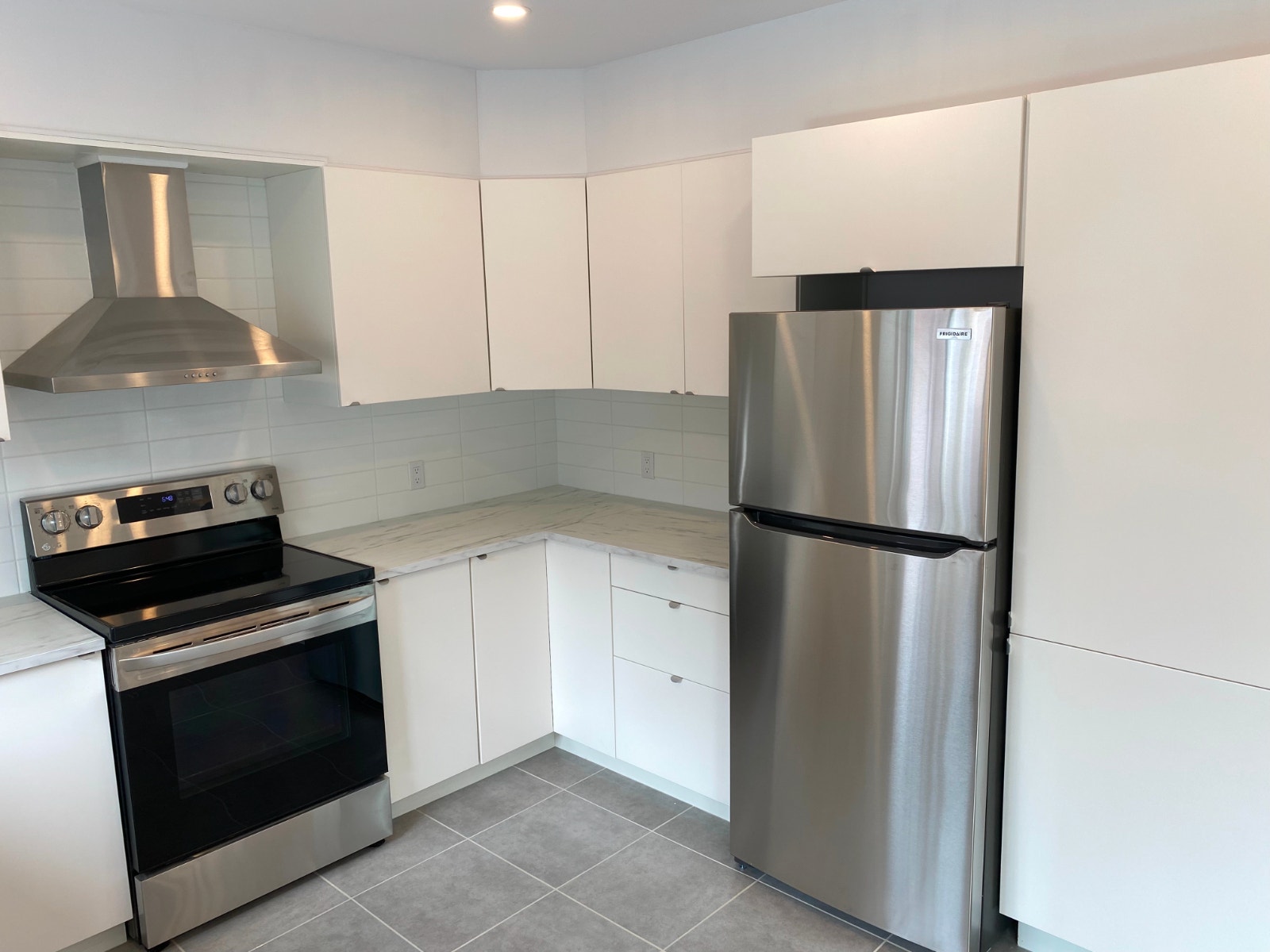 Spacious 1,800 sq ft 4-Bedroom Duplex with Finished Basement — photo 3
