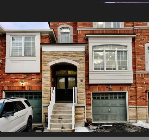 This 3 bedrooms townhouse in Dixie and Countryside area with generous Living Areas, Open Plan Kitche...