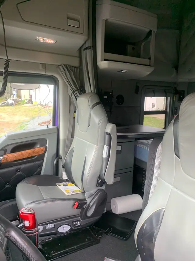 2020 Kenworth 680 in Heavy Trucks in Truro - Image 9