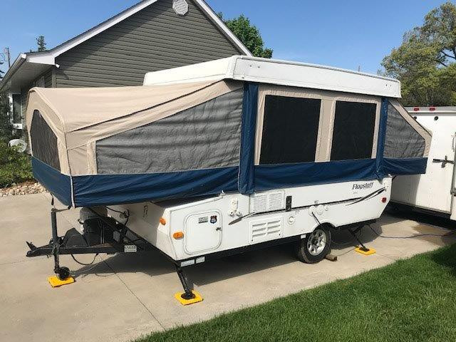 Great Condition Flagstaff 2008 12" Tent Trailer in Travel Trailers & Campers in London
