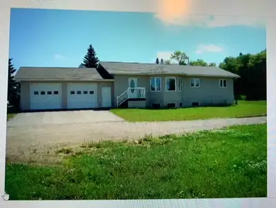 WE HAVE 2 ROOMS AVAILABLE IMMEDIATELY IN A NEWER BUNGALOW IN MOOSOMIN. INCLUDES ALL UTILITIES AND WI...