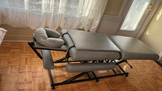 Table de massage pour physio ou massothérapie  dans Ventes de garage  à Ville de Québec - Image 3