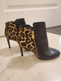 NEW Michael Kors Ankle boots size7