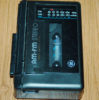 GE General Electric Vintage Tape Cassette Walkman AM/FM Stereo