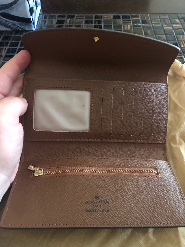 Louis Vuitton wallet in Women's - Bags & Wallets in City of Toronto - Image 3