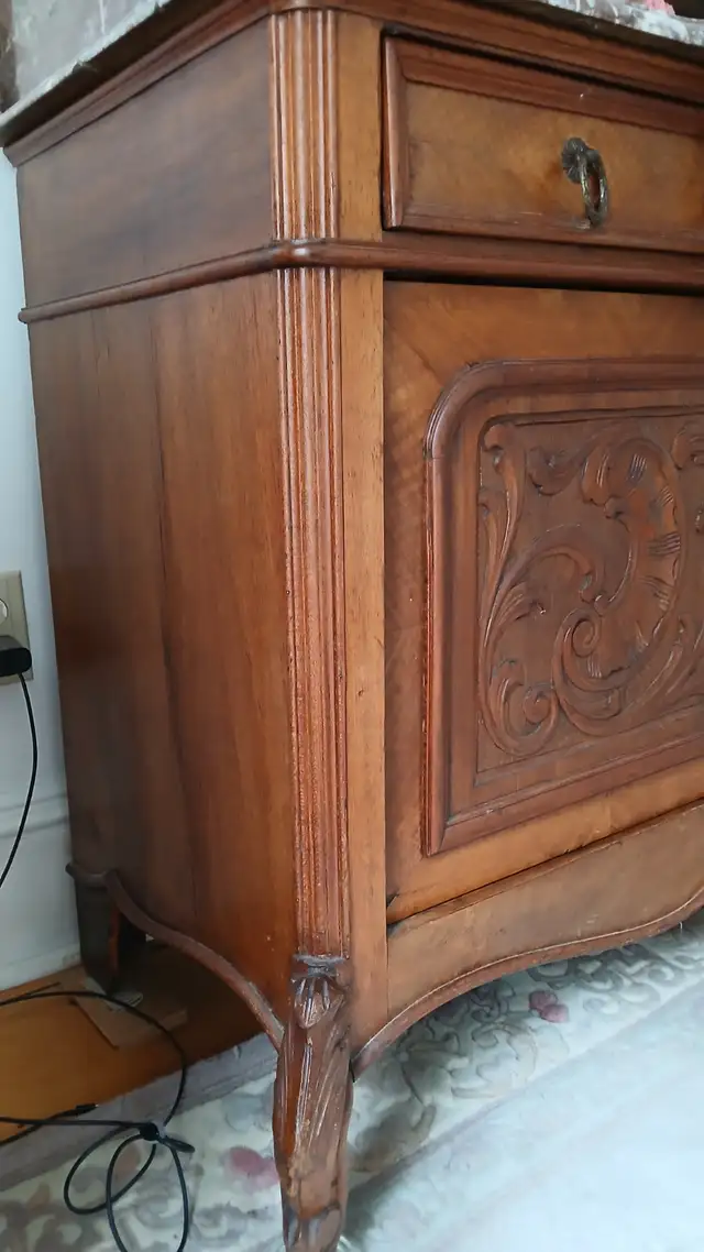 Meuble art nouveau avec miroir et dessus en marbre in Dining Tables & Sets in Longueuil / South Shore - Image 3