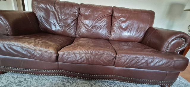 Leather sofa set 3 piece . One 3 seater , love seat, single seat in Couches & Futons in Mississauga / Peel Region - Image 2