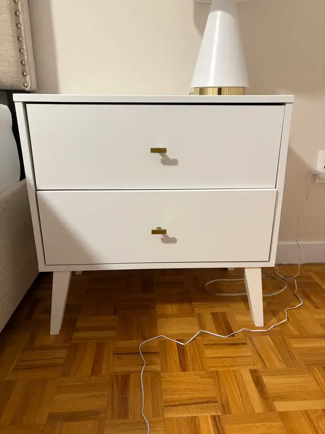 2 nightstands / 2 tables de nuits in Windows, Doors & Trim in City of Montréal - Image 2