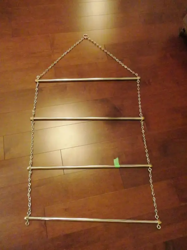 Chrome Steel 4 Rung Hanging Blanket Quilt Ladder Rack in Storage & Organization in Kitchener / Waterloo - Image 2