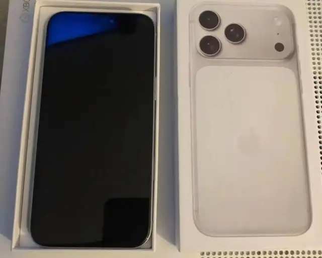 iphone 17 pro max 2 tb in Cell Phones in Delta/Surrey/Langley - Image 2