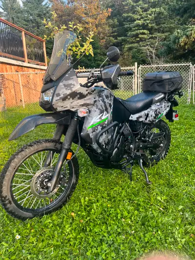 Seulement 12321 km en parfaite condition Sacoches souple Kawasaki Béquille centrale Kit de rabaissem...