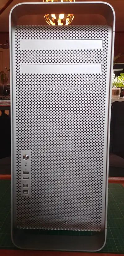 Mac Pro 5,1: 6 core 3.46Ghz Xeon, 48GB, Radeon RX560, Sequoia, View more