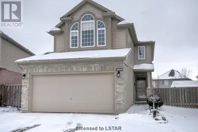 Great family detached home on a quiet court in sought-after Hyde Park neighbourhood. This well-appoi...