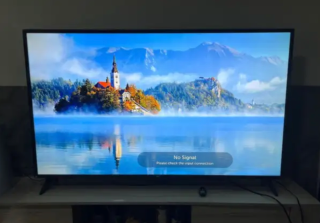 LG Smart TV 65 inches in TVs in City of Montréal - Image 2