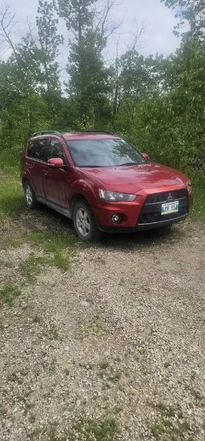224,xxx km. No rust. Keyless entry. Remote start. 7 seats. Check engine light is on for abs. Doesn't...