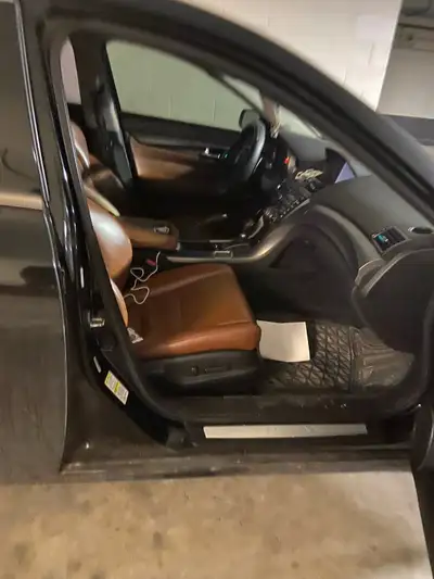 Selling my acura tl sh-awd reliable vehicle no rust on body as shown in pictures minor issues 215k k...