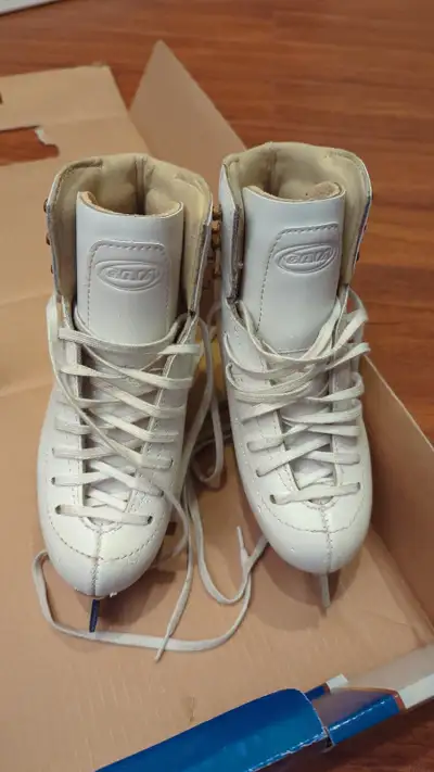 GAM Ultima Aspire figure skates Size 1 C, View more