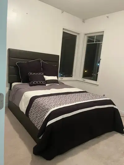 Located in Stonebridge, Barrhaven. Shared condo space