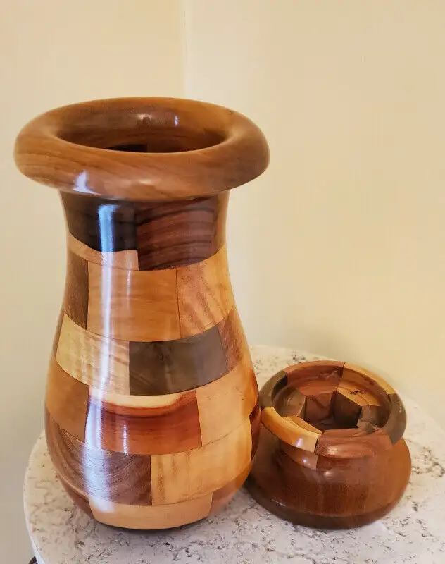 VINTAGE INLAID WOOD VASE in Arts & Collectibles in City of Toronto - Image 8