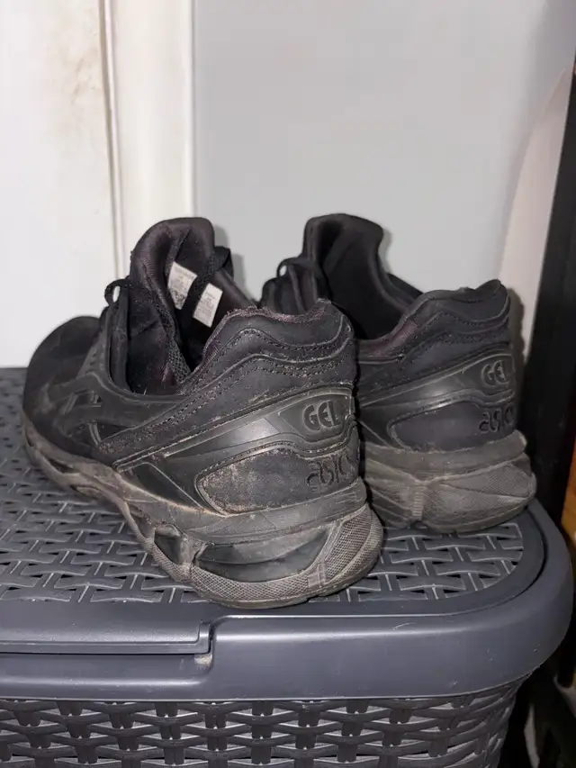free Asics gel mens size 11 running shoes in Men's Shoes in Oshawa / Durham Region - Image 5