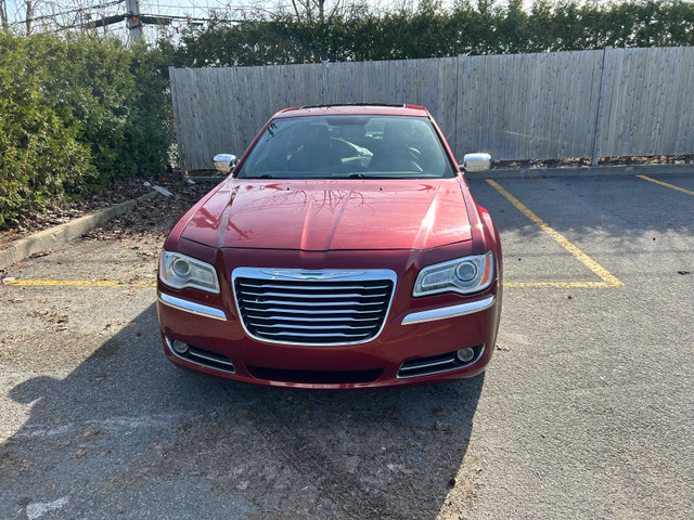 Chrysler 300  dans Autos et camions  à Ville de Québec - Image 2