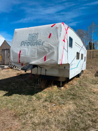 5th wheel holiday trailer for repair or salvage