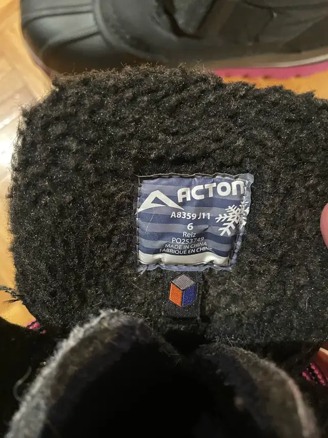 girls boots  in Kids & Youth in City of Montréal - Image 3