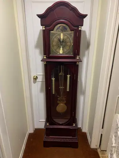 Grand father clock it’s in really good condition and it works great