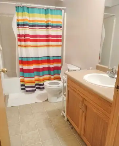 Room for Rent – Female Only | Near University of Manitoba A bright and dry half-basement room is ava...