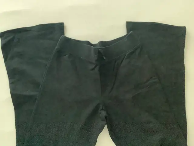 3 Pantalons pour fille (10/12 ans) in Kids & Youth in Longueuil / South Shore - Image 11