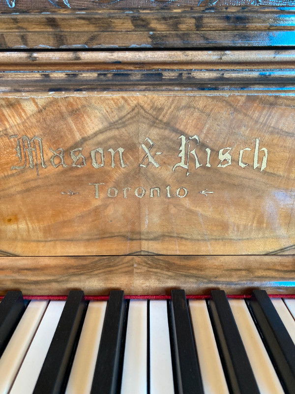Piano droit de facture exceptionnelle. dans Pianos et claviers  à Rimouski / Bas-St-Laurent - Image 3