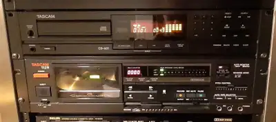 TASCAM - CD-401 - Professional CD Player with rackmounts, View more