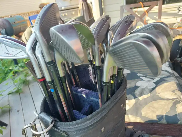 Brand new Yonex ironsPlastic on grips/never usedGraphite $15each in Toys & Games in Calgary - Image 3