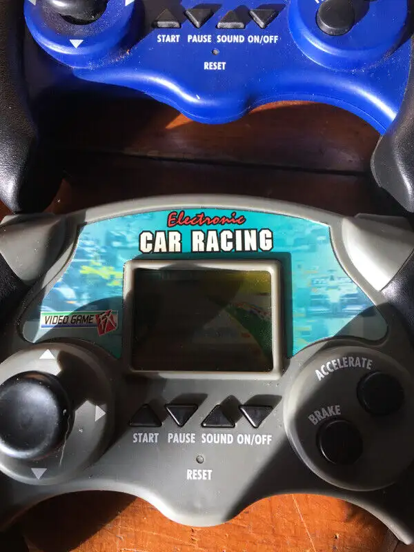Vintage Toy Quest Handheld Electronic Hockey and Racing  Game in Arts & Collectibles in Mississauga / Peel Region - Image 3