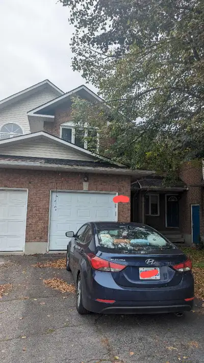 2 rooms in centrepointe