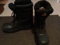 Bulldozer winter work boots, size 9