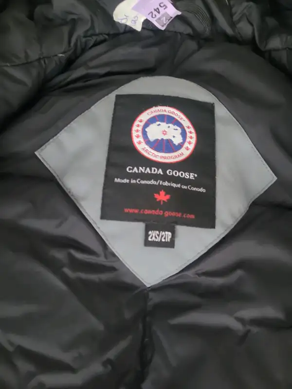 Canada Goose Whistler Parka - Grey Size XXS in Other in Ottawa - Image 6