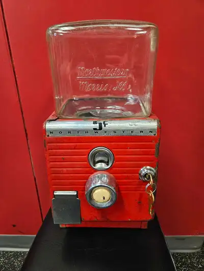 Distributeur des années 50 Northwestern Morris, Illinois. Machine distributrice pour bonbons, peanut...