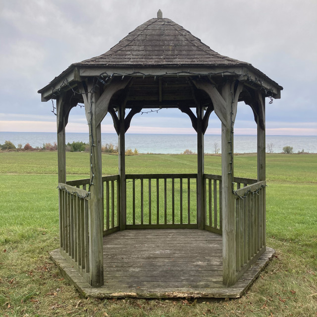 Beautiful Charming Hexagonal Gazebo looking for a new home! in Other in Oshawa / Durham Region - Image 3