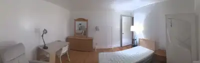 Room for rent/ chambre a louer (700$)