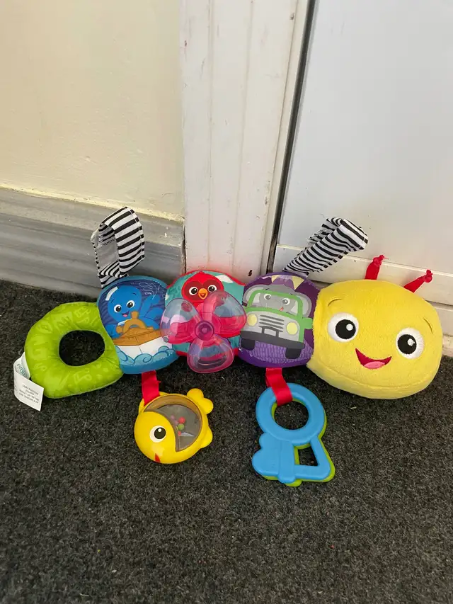 Like NEW!!! Baby Stroller/ Car Seat Toy in Toys in City of Montréal - Image 3