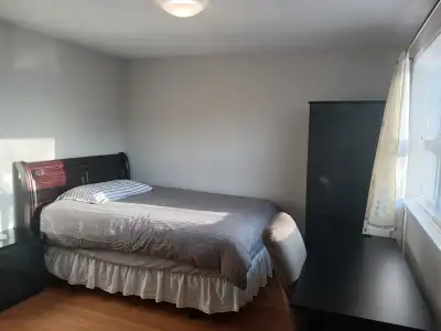 The private day suite with its bathroom on the house's second floor in North York. Close to Peanut P...