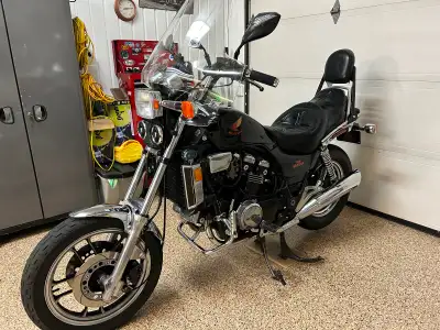 Honda V65 Magna, très bien entretenue, pièces neuves encore disponibles car classée classique par Ho...
