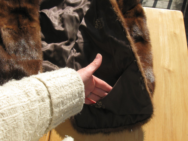 Chale ETOLLE en FOURRURE de vison – Brown Mink Fur Stole Shawl dans Femmes - Hauts et vêtements d'extérieur  à Ville de Montréal - Image 2