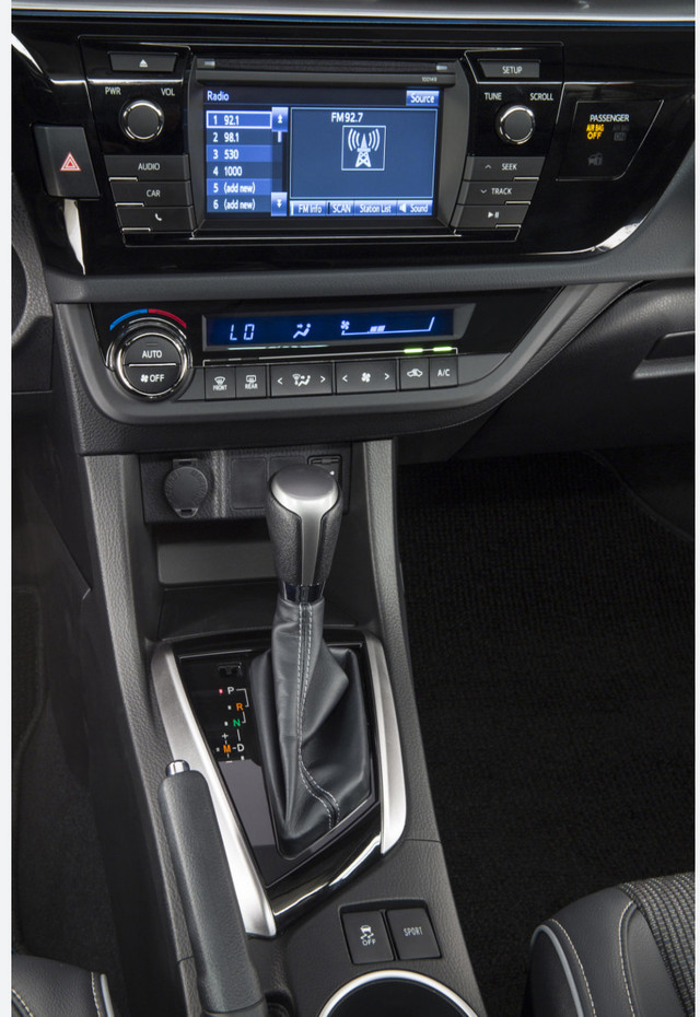 2014, 2015 Toyota Corolla touchscreen Bluetooth radio in Audio & GPS in City of Toronto - Image 3