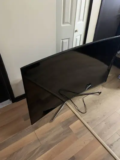 Samsung Smart TV 65 pouces 4K incurvée – À vendre!, View more